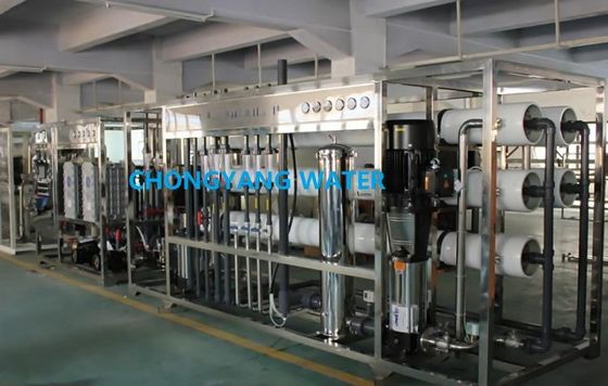 Sistema di acqua ultrapura a temperatura controllata da 5 a 40 °C con pompa CNP