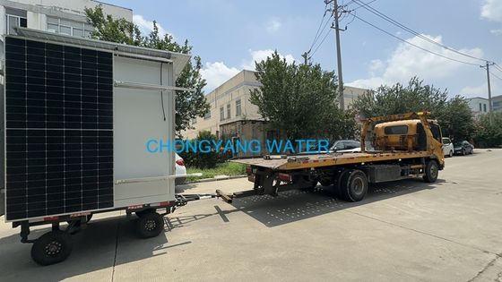 Un sistema mobile a osmosi inversa fotovoltaico solare