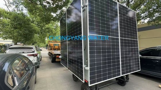 Un sistema mobile a osmosi inversa fotovoltaico solare